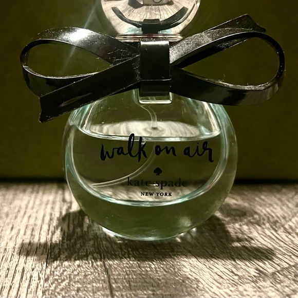 Kate Spade Walk on Air - Picture 2 of 3